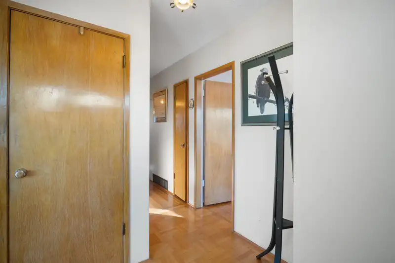 1428 RENFREW STREET - photo 3 of 31