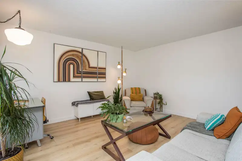 506 1026 QUEENS AVENUE - photo 3 of 36