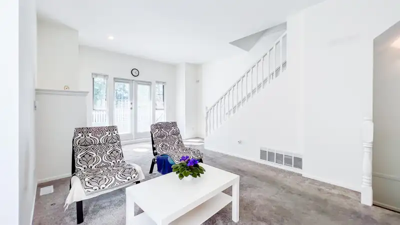 9 22000 SHARPE AVENUE - photo 4 of 31
