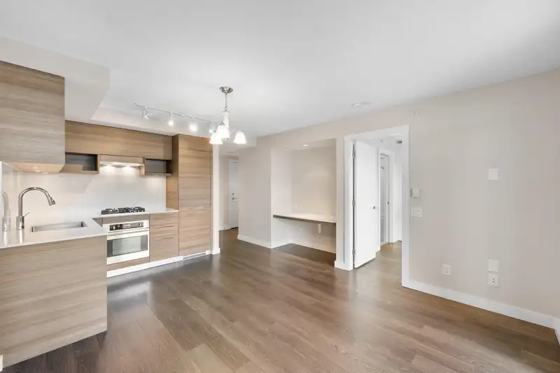 2305 570 EMERSON STREET - photo 2 of 30