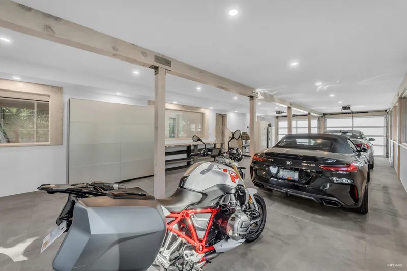 4138 BURKEHILL ROAD - photo 3 of 25