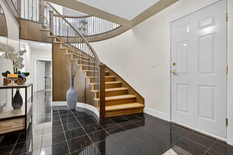 13745 58A AVENUE - photo 4 of 30