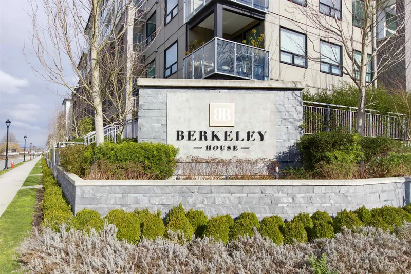 422 9213 ODLIN ROAD - photo 2 of 25