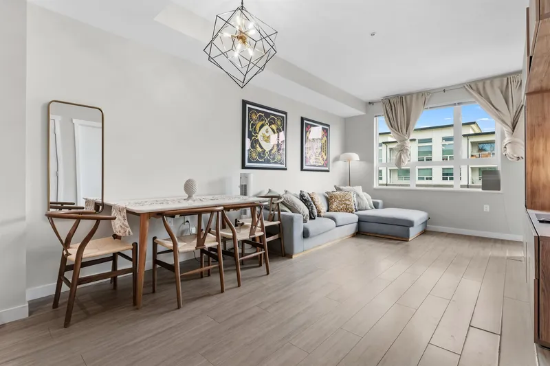 422 9213 ODLIN ROAD - photo 4 of 25