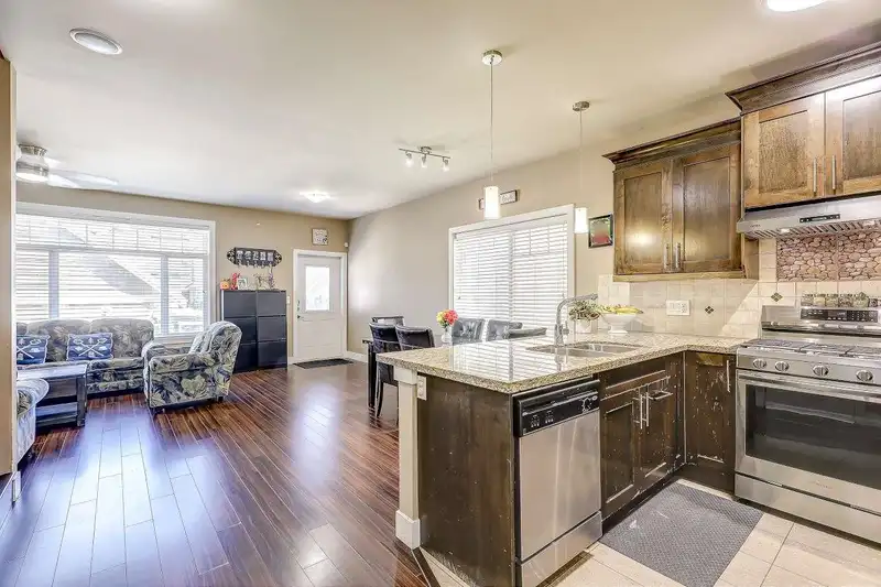 13987 64 AVENUE - photo 3 of 40