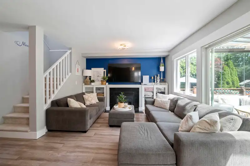 61 8888 216 STREET - photo 3 of 39