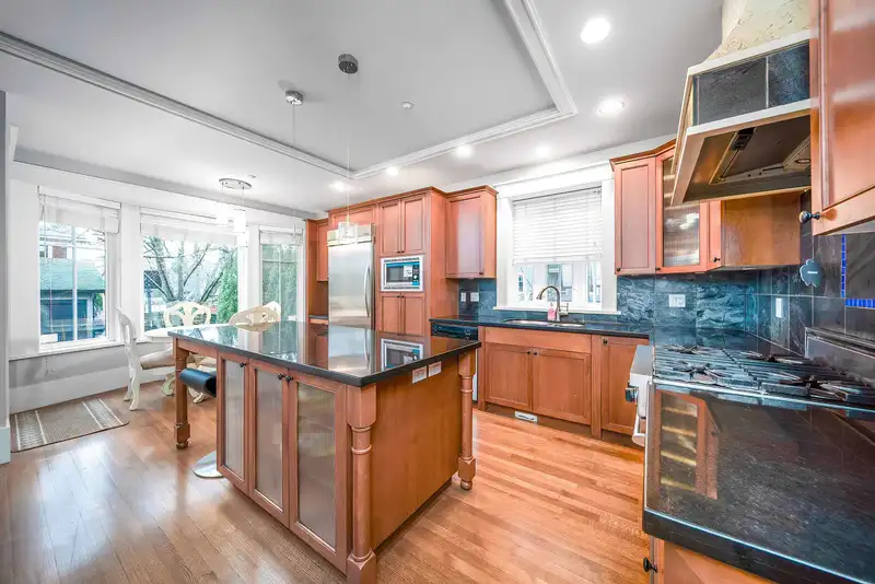 3621 W 22ND AVENUE - photo 4 of 32