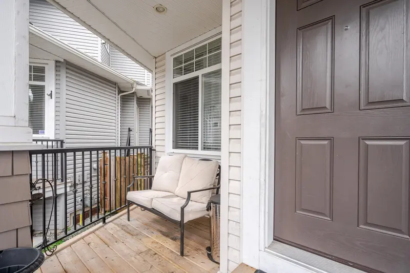 6071 145B STREET - photo 2 of 25