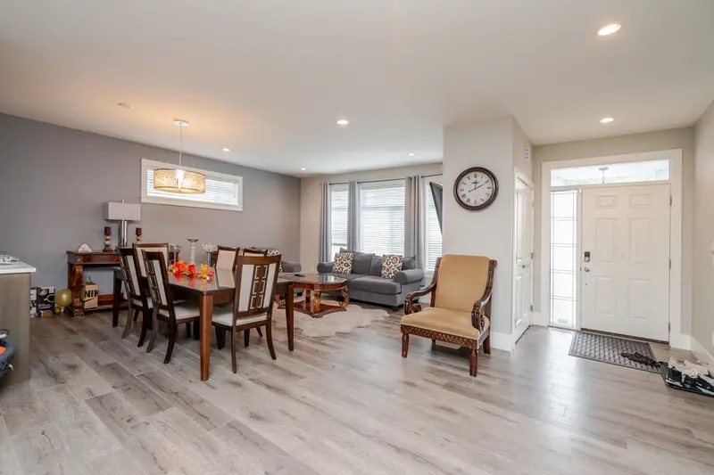 6071 145B STREET - photo 3 of 25