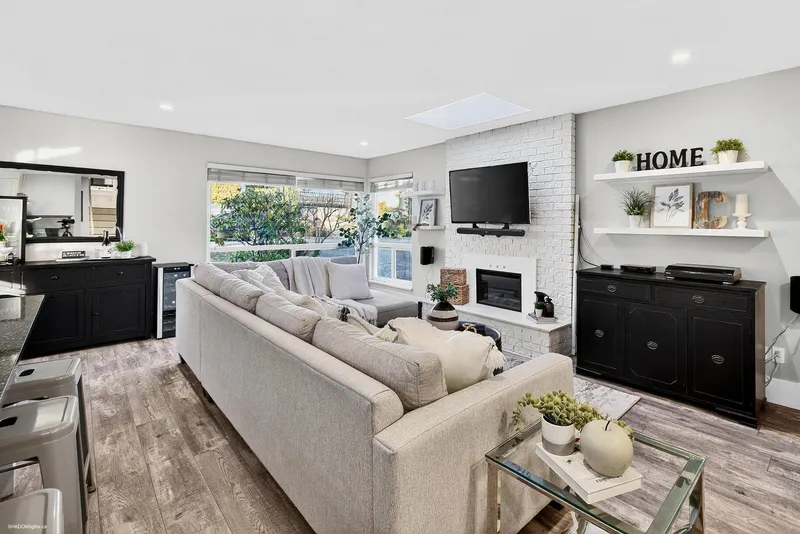 11702 64A AVENUE - photo 4 of 25