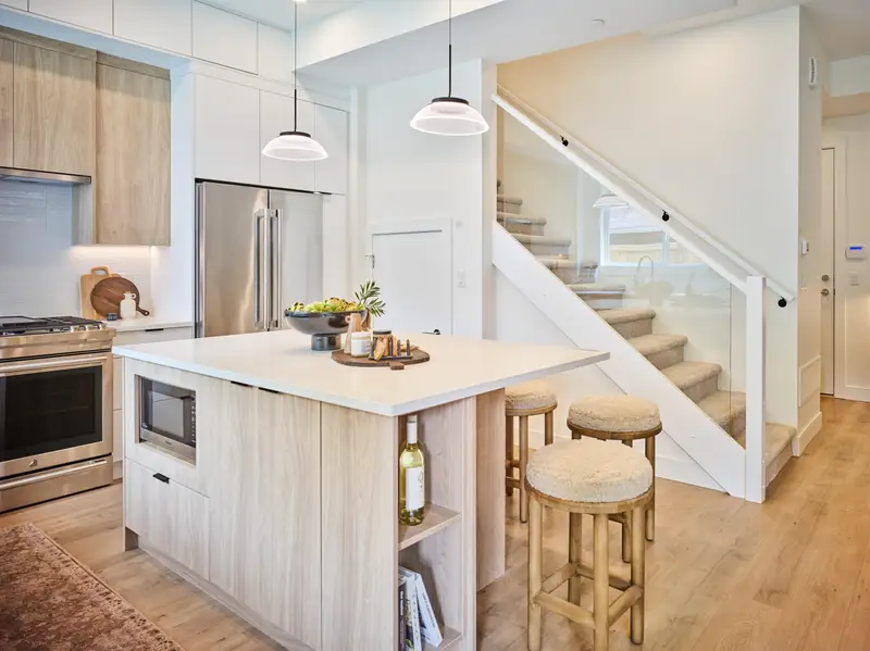 26 23697 FERN CRESCENT - photo 3 of 11