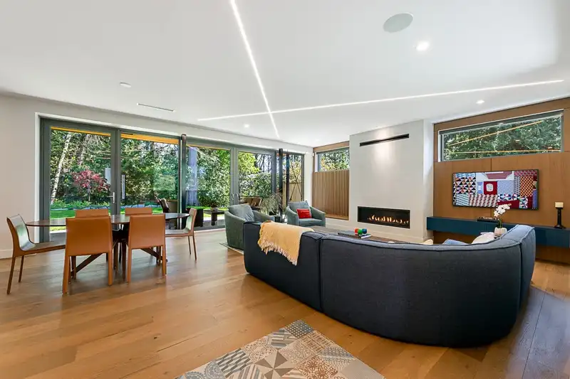 670 ST. IVES CRESCENT - photo 3 of 40