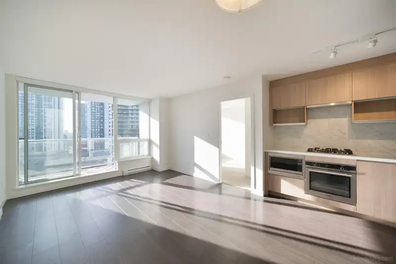 1605 13696 100 AVENUE - photo 1 of 26