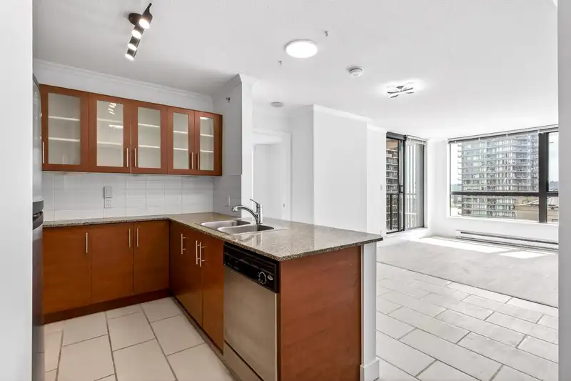 1506 833 AGNES STREET - photo 3 of 40