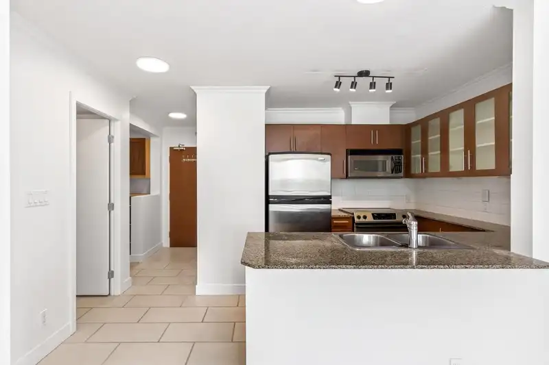 1506 833 AGNES STREET - photo 4 of 40