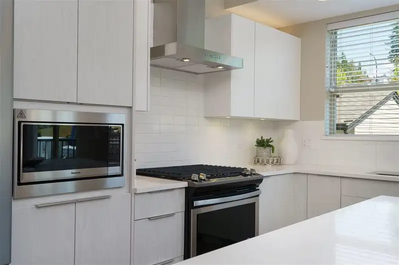 13672 232 STREET - photo 3 of 9
