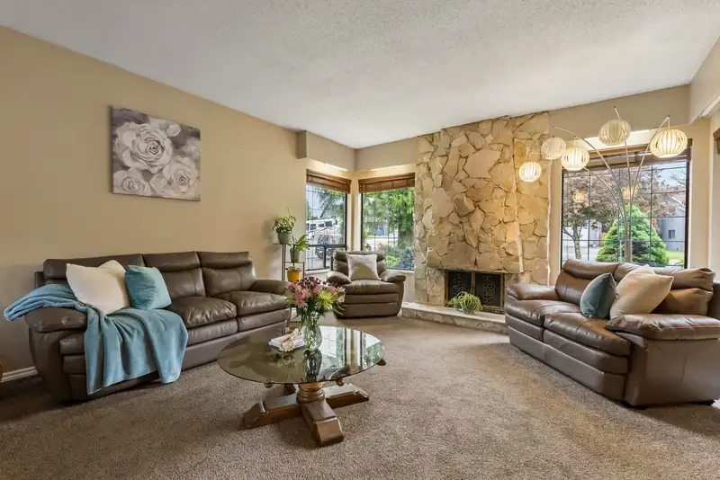 6135 SUNWOOD DRIVE - photo 2 of 40