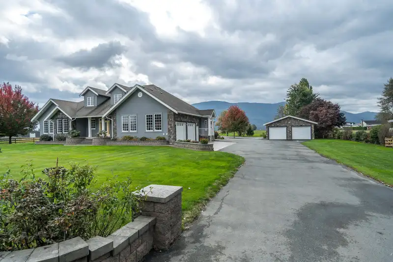 42872 SOUTH SUMAS ROAD - photo 3 of 35