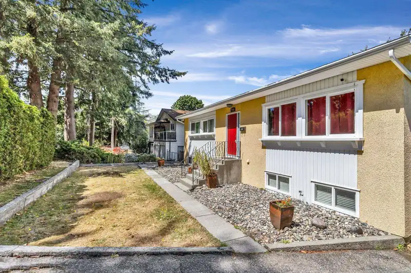 15381 27A AVENUE - photo 3 of 40