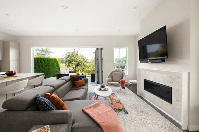 2 5551 ADMIRAL WAY - photo 4 of 25