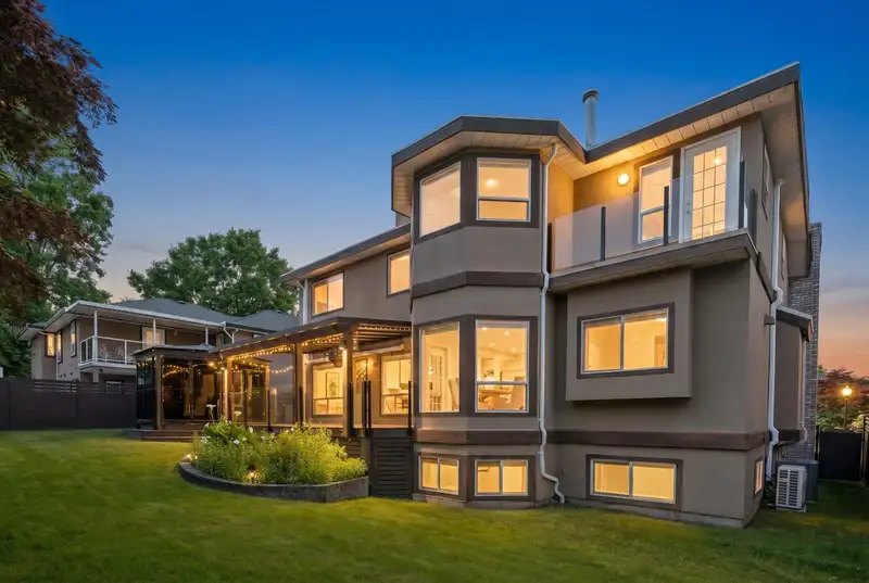 2594 PALISADE CRESCENT - photo 3 of 40