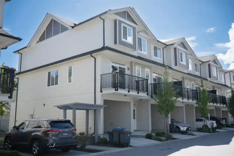 176 13898 64 AVENUE - photo 1 of 22