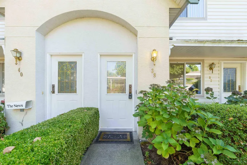 38 3380 GLADWIN ROAD - photo 2 of 25