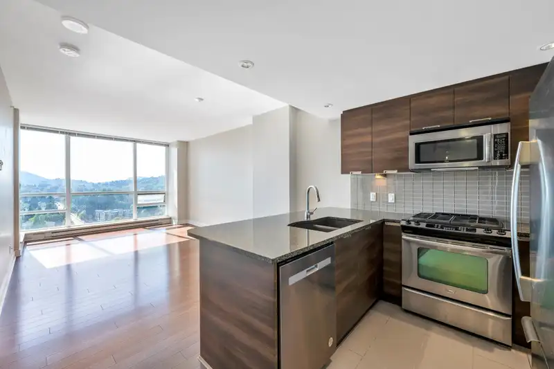 1902 2968 GLEN DRIVE - photo 1 of 22