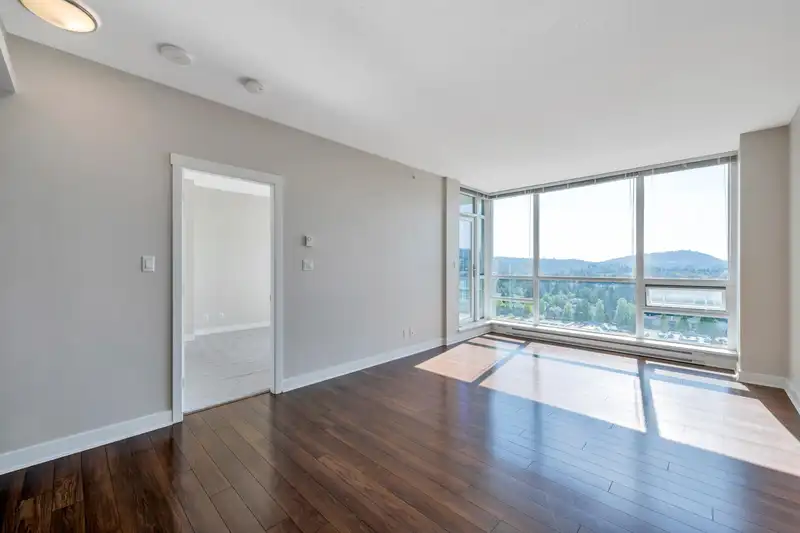 1902 2968 GLEN DRIVE - photo 3 of 22