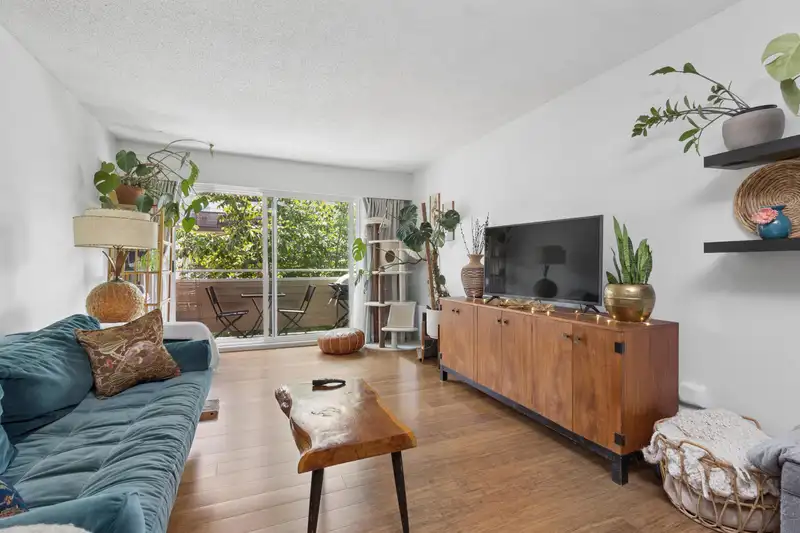 319 750 E 7TH AVENUE - photo 2 of 27