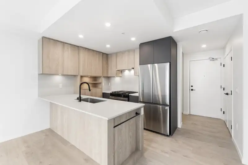 512 19577 65B AVENUE - photo 1 of 22