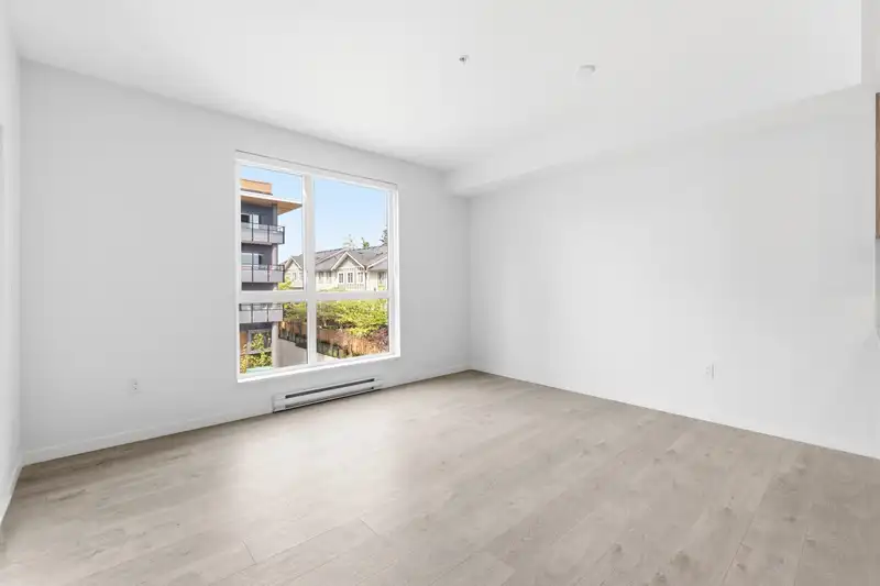 512 19577 65B AVENUE - photo 3 of 22