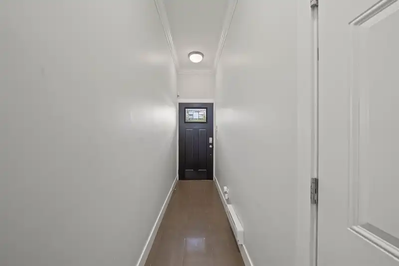 6 13670 62 AVENUE - photo 2 of 34