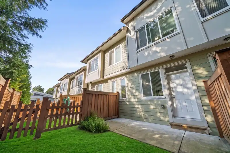 6 13670 62 AVENUE - photo 4 of 34
