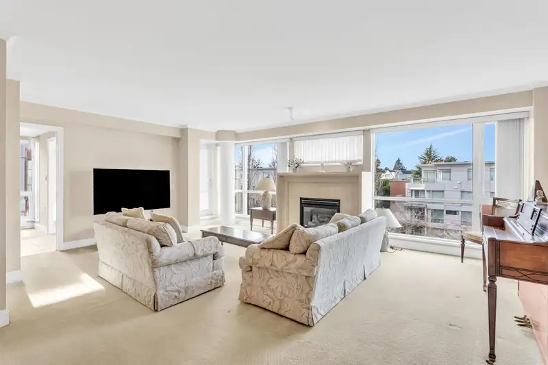 508 618 W 45TH AVENUE - photo 3 of 26