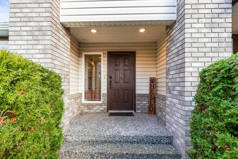 6332 189 STREET - photo 4 of 36