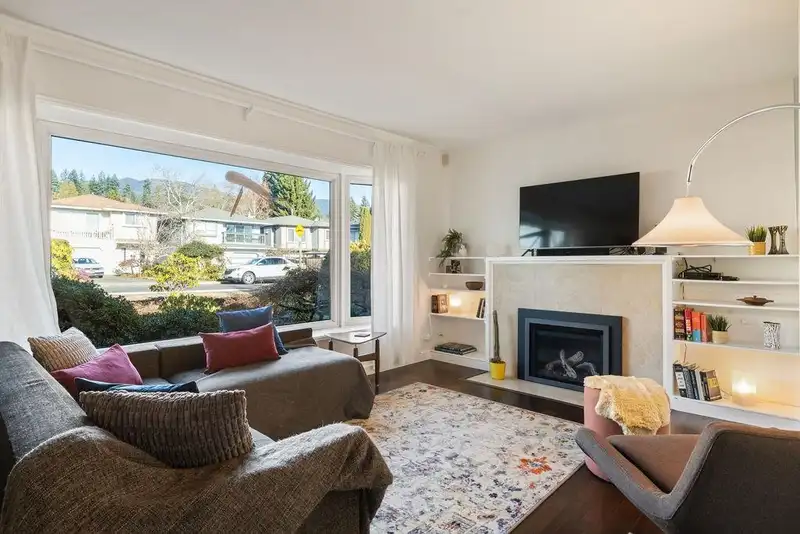 1315 W 15TH STREET - photo 2 of 29