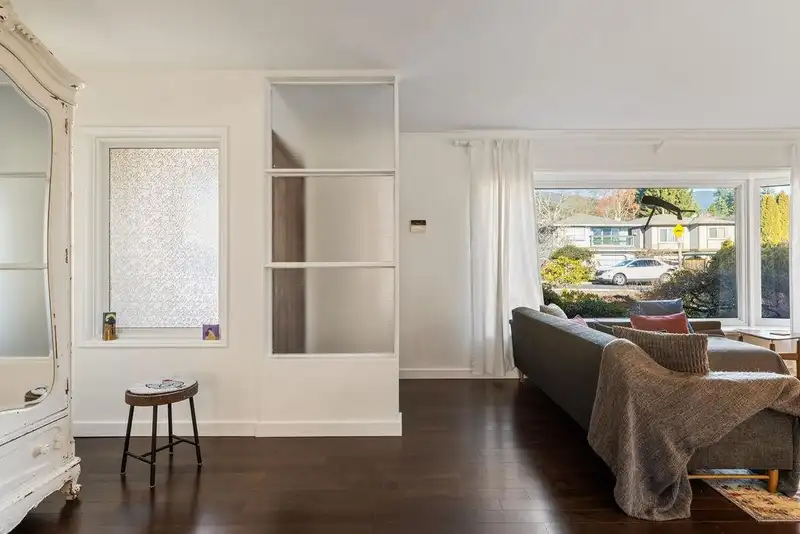 1315 W 15TH STREET - photo 4 of 29