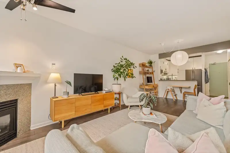 219 580 RAVEN WOODS DRIVE - photo 2 of 26