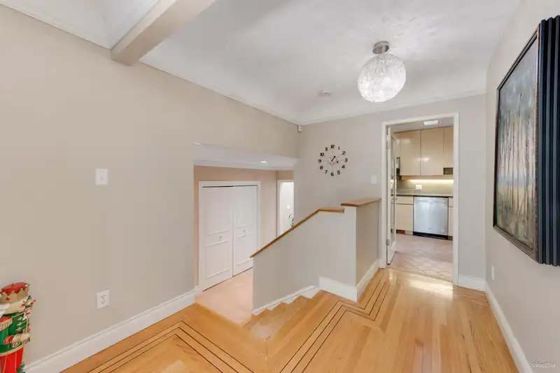 651 KENWOOD ROAD - photo 4 of 26