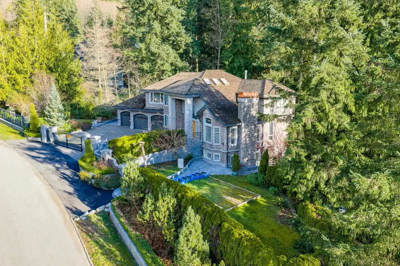 188 WYNDHAM CRESCENT - photo 3 of 25