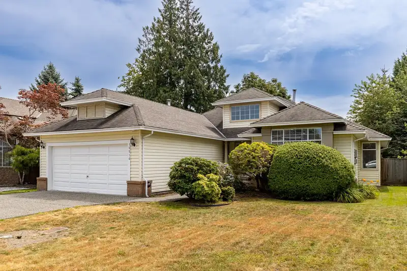 15514 108 AVENUE - photo 1 of 38