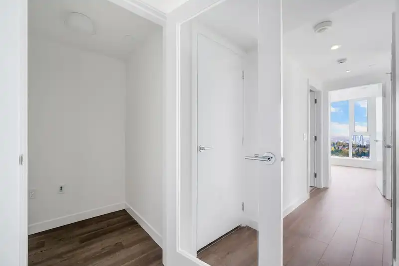 1502 5685 HALLEY AVENUE - photo 4 of 40