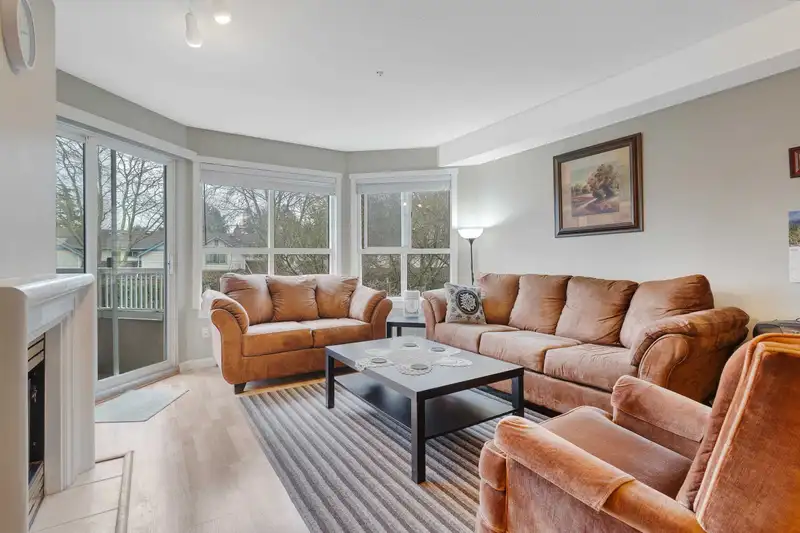 217 8139 121A STREET - photo 4 of 21