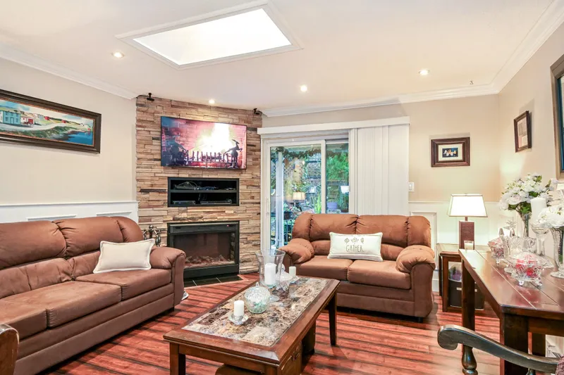 8037 139A STREET - photo 2 of 22