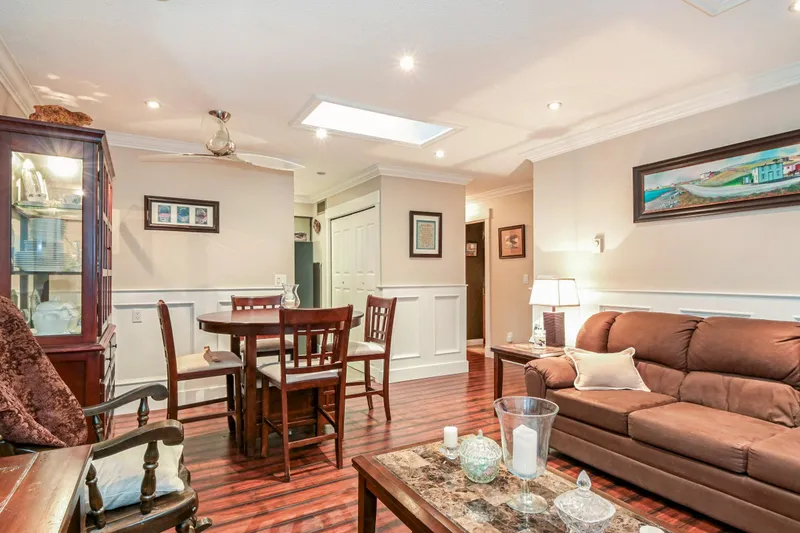 8037 139A STREET - photo 4 of 22