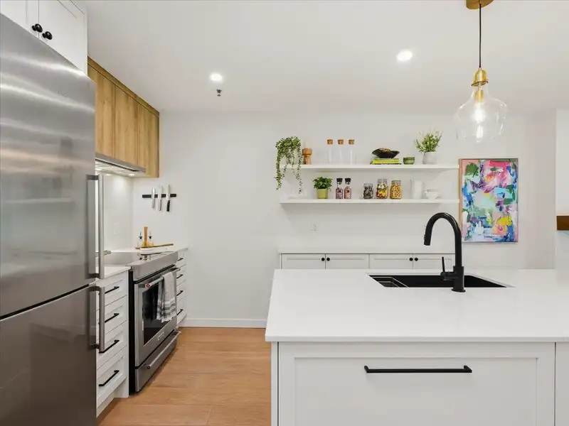 207 1925 W 2ND AVENUE - photo 3 of 28