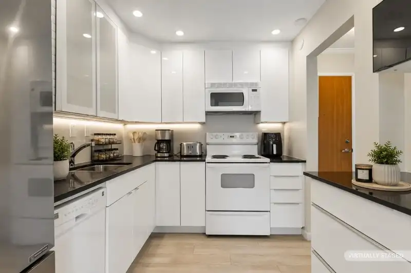 104 1371 FOSTER STREET - photo 4 of 35