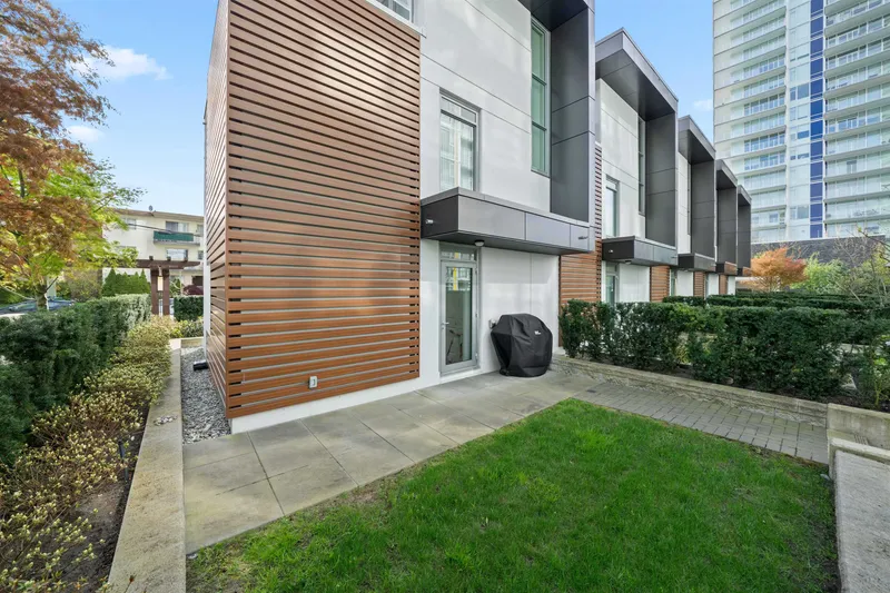 6691 MARLBOROUGH AVENUE - photo 4 of 25