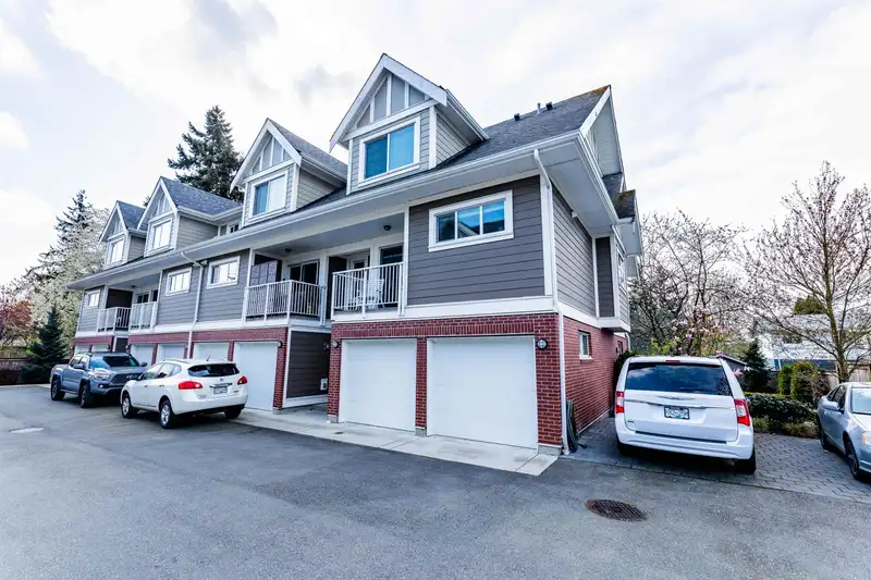 8 11490 84 AVENUE - photo 1 of 39